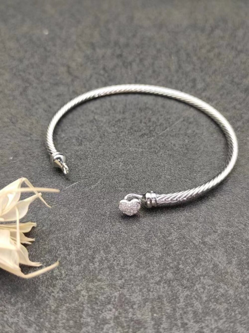 David Yurman Cable Heart Charm Bangle Size Medium - Picture 2 of 6